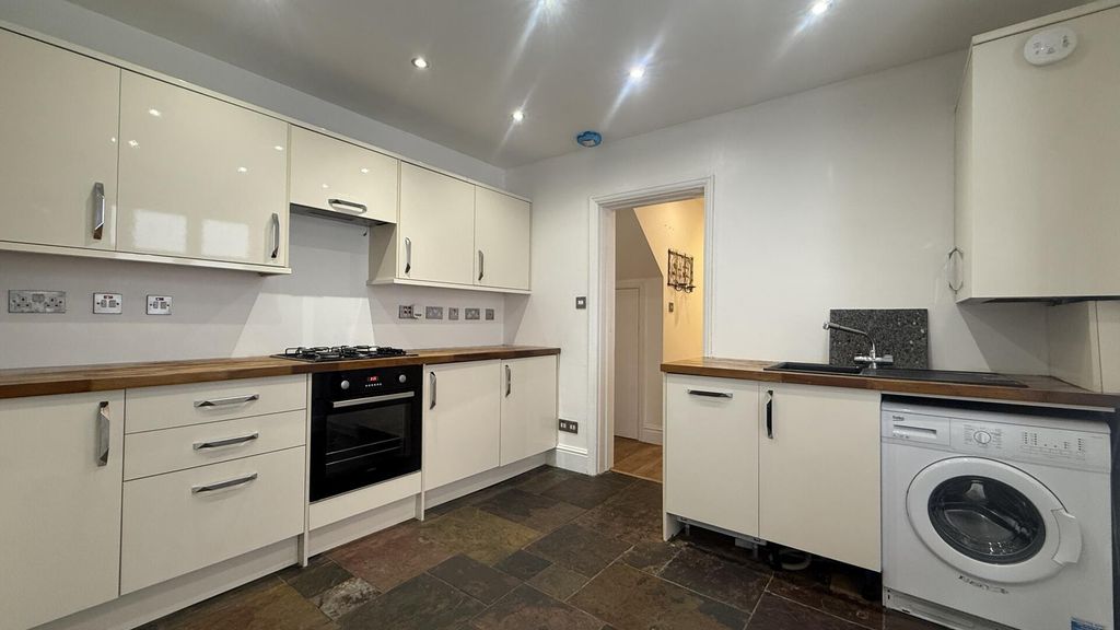 Property photo 2 of 18 Kitchen