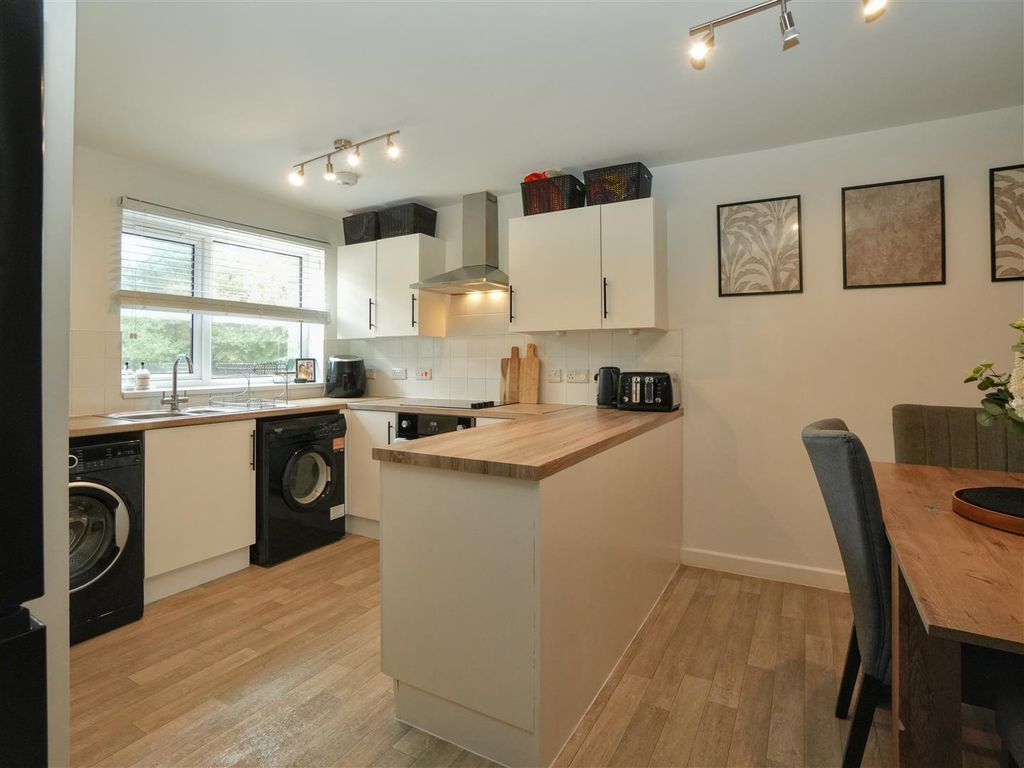 Property photo 3 of 18 Kitchen Diner