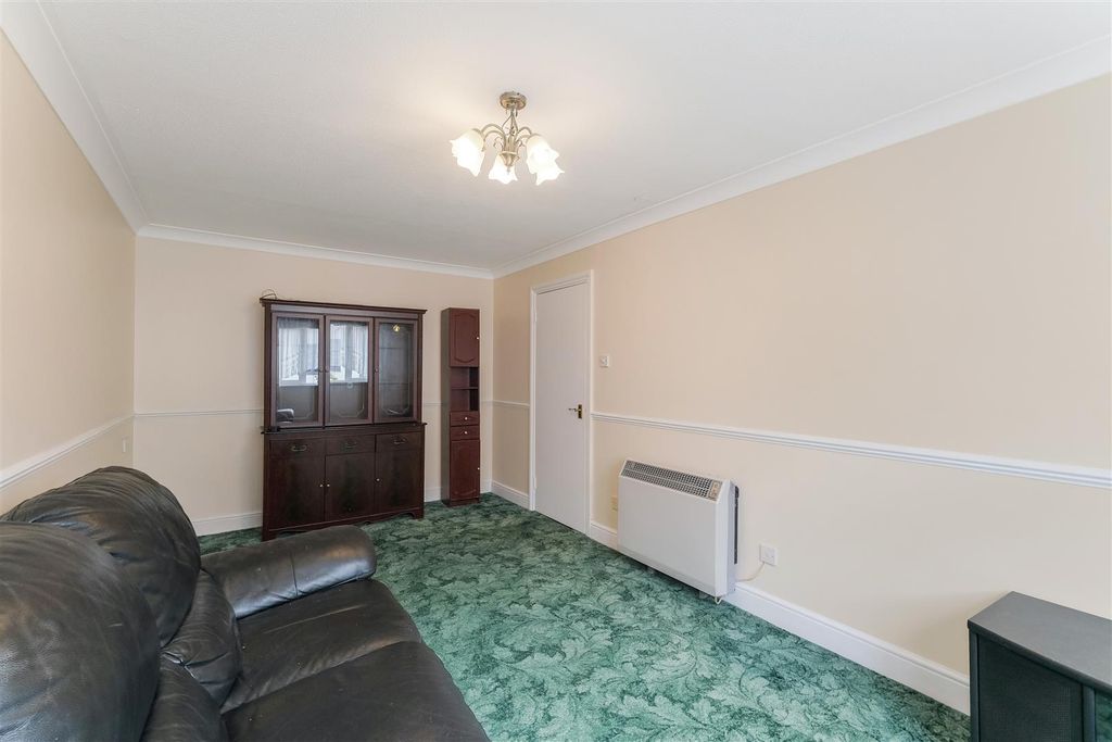 Property photo 3 of 16 Ellen Court-11.Jpg