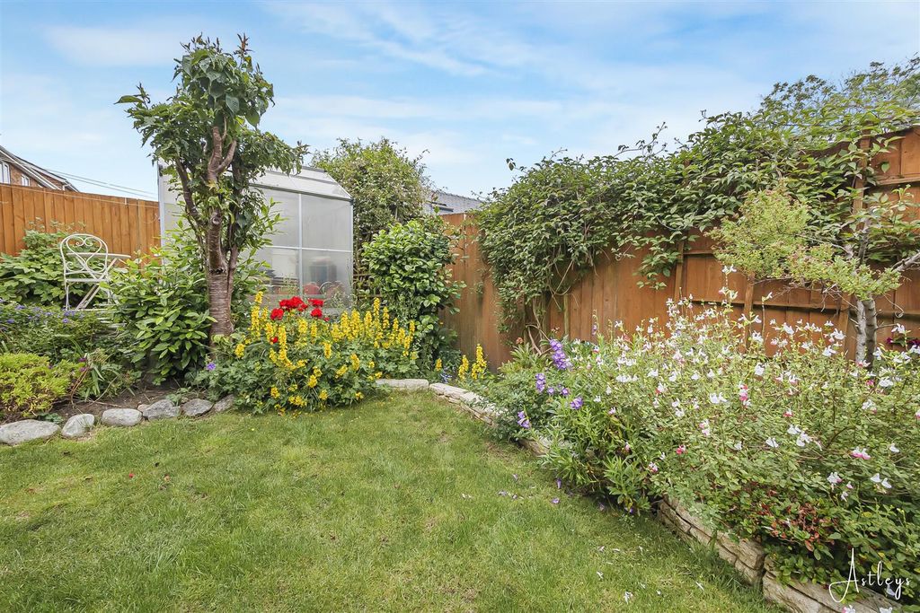 Property photo 3 of 32