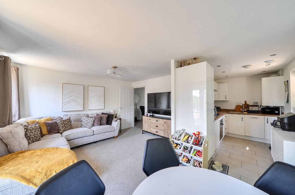Property photo 2 of 14