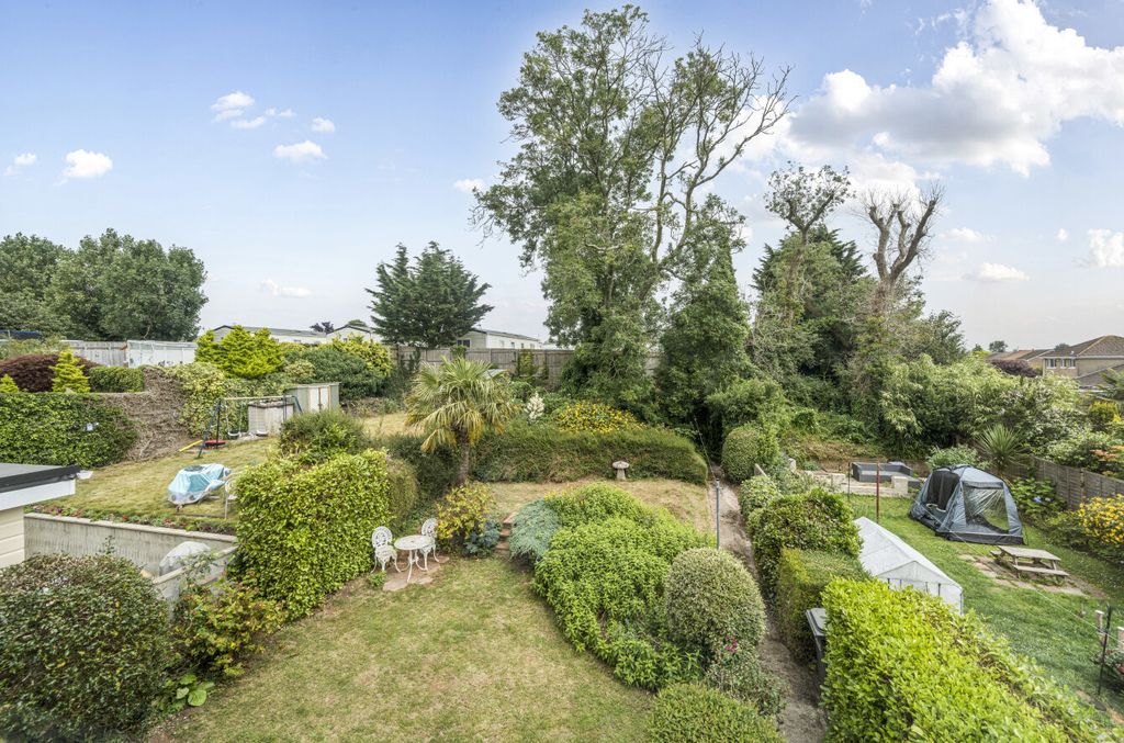 Property photo 2 of 24 2 - 1317677-4-68628c3...