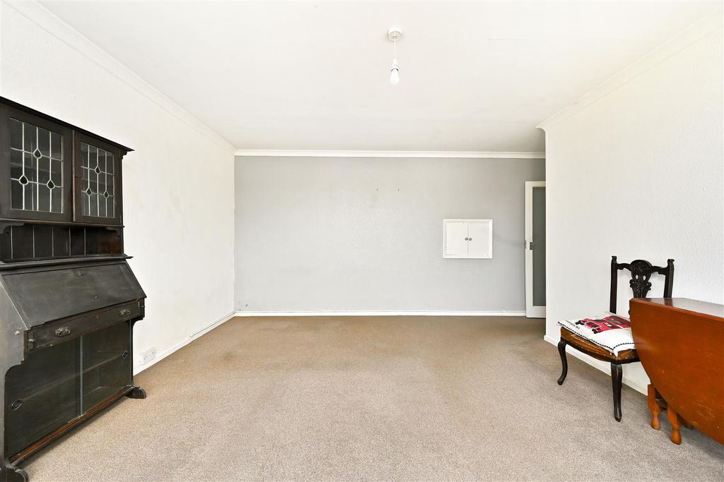 Additional image 5 of 3 bed flat for saleCooden Sea Road, Bexhill-On-Sea TN39