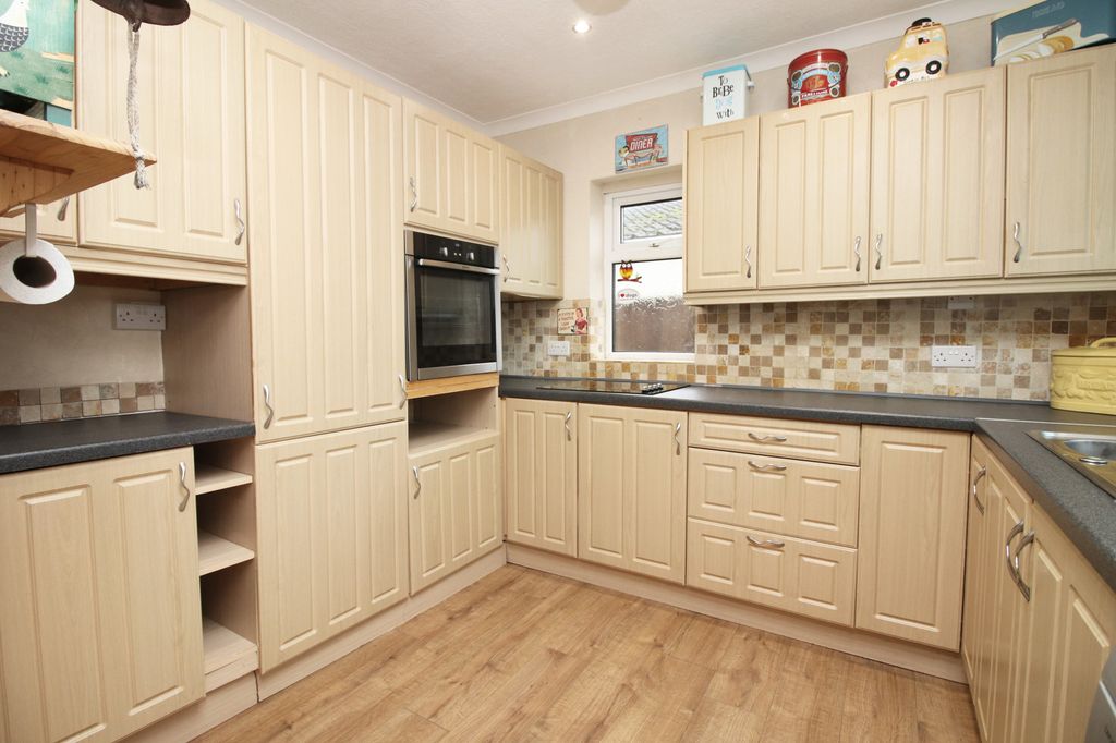 Property photo 2 of 35