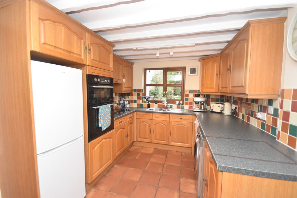 Property photo 3 of 14 Kitchen