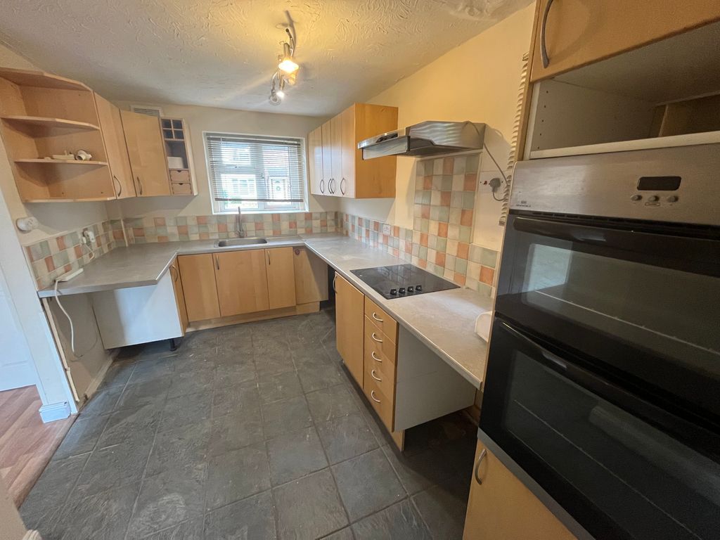 Property photo 2 of 9 Kitchen