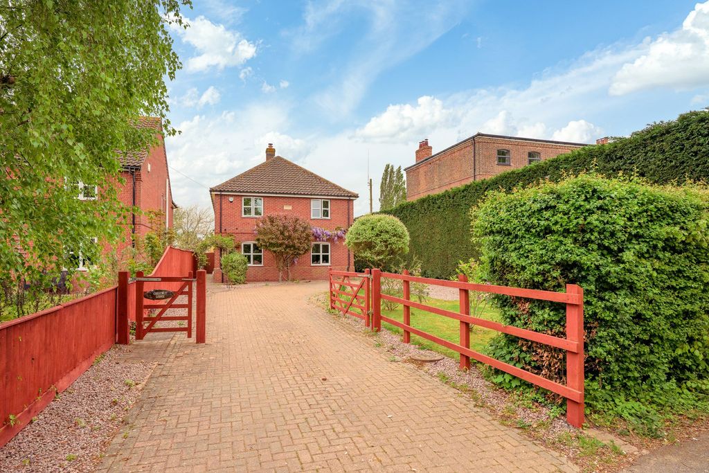 Property photo 1 of 41