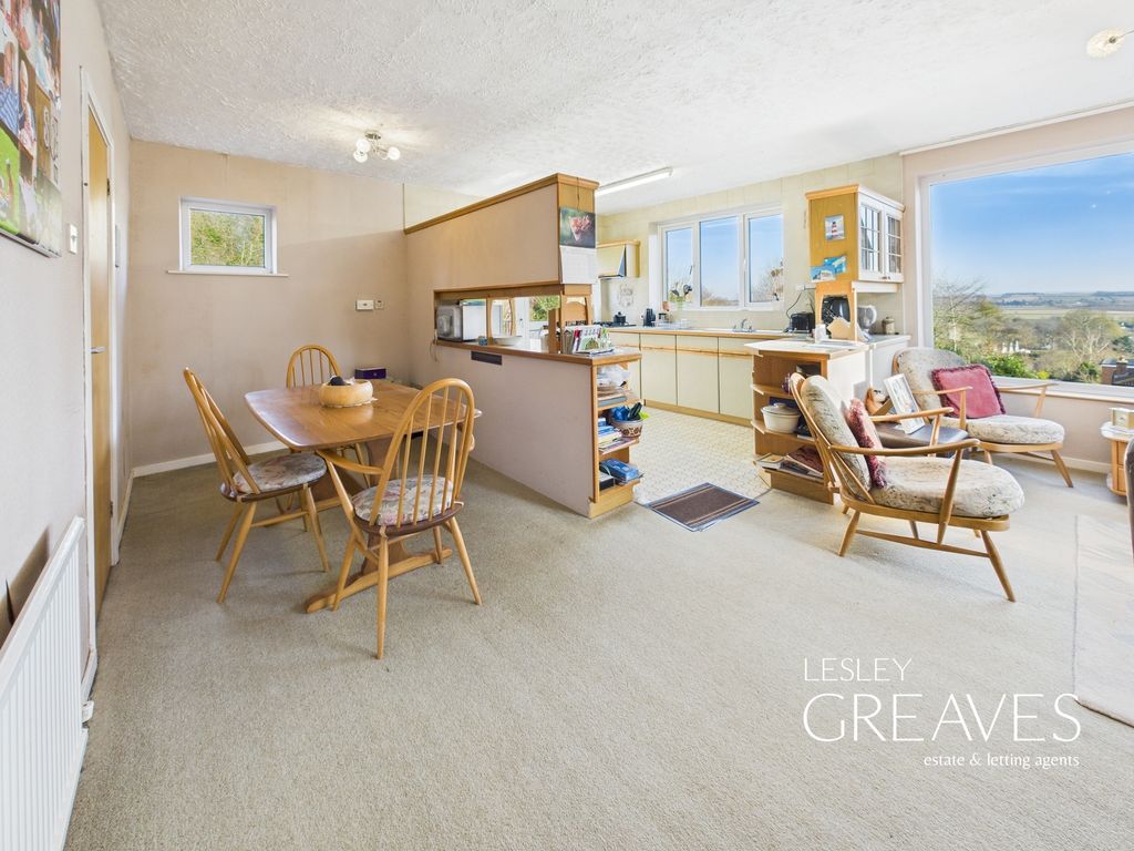 Property photo 2 of 23 Dining/Kitchen