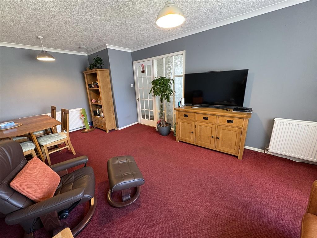 Property photo 3 of 21 Lounge