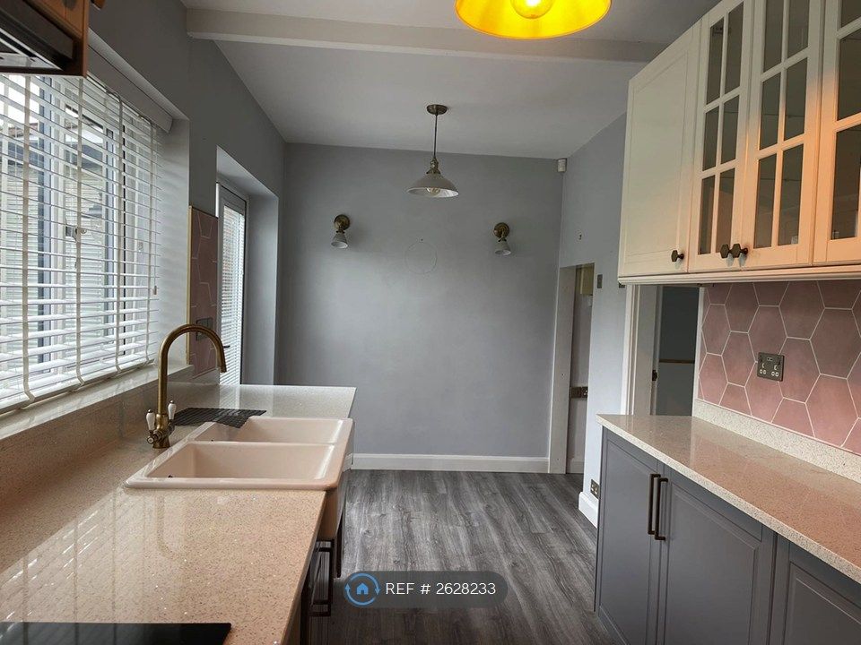 Property photo 2 of 9 Kitchen