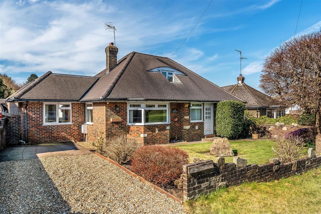 Property photo 1 of 17 50-Stoneleigh-Road-21.Jpg