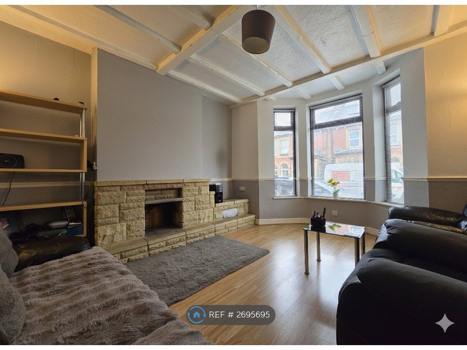 Property photo 2 of 6