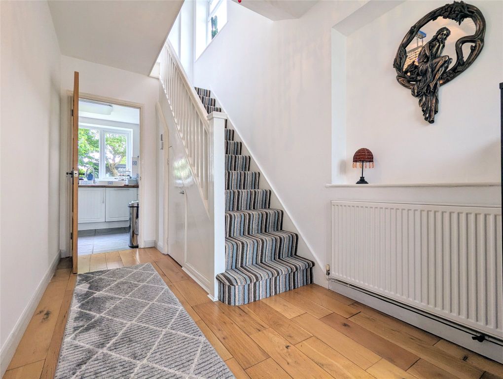 Property photo 3 of 11 Entrance Hall