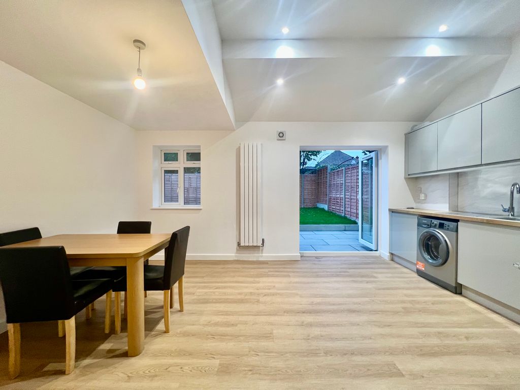 Property photo 3 of 8 Img_9973