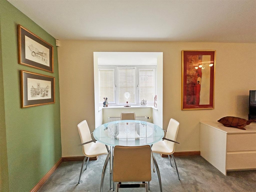 Property photo 3 of 18 Dining Area