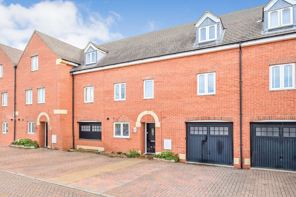 Property photo 1 of 20 Front