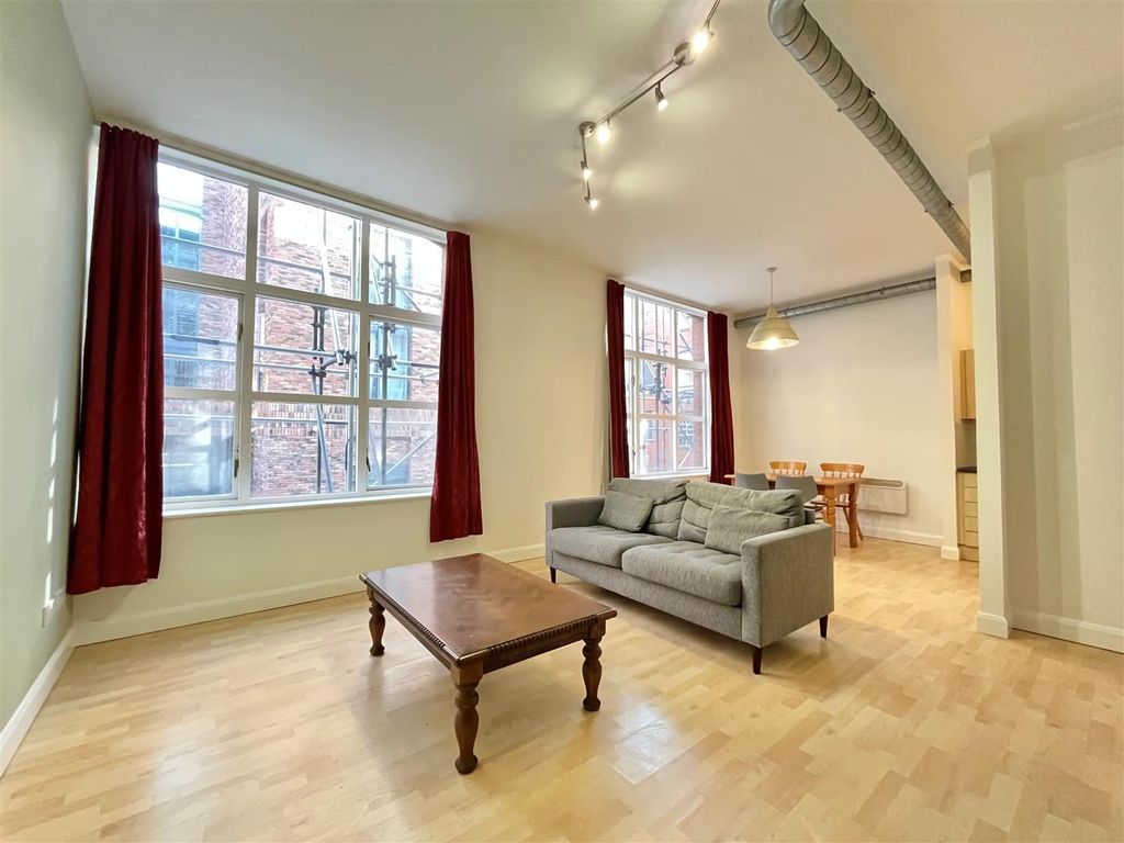 Property photo 1 of 10 Living Room