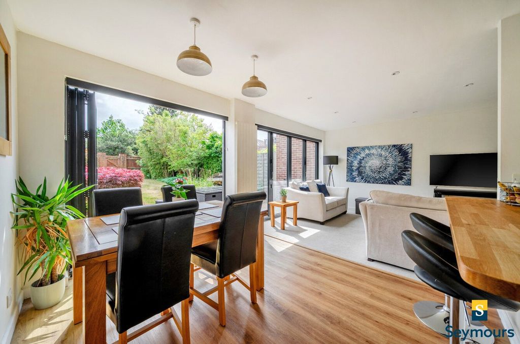 Property photo 3 of 21 Dining