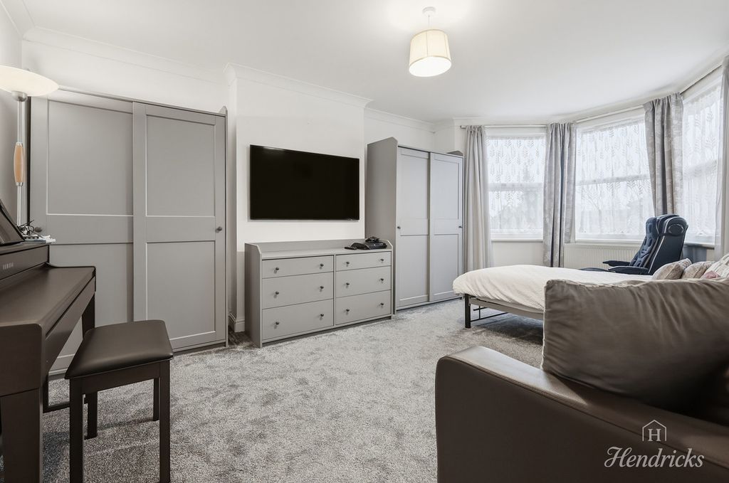 Property photo 3 of 18