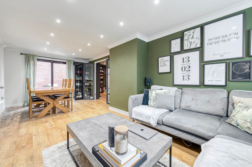 Property photo 2 of 19