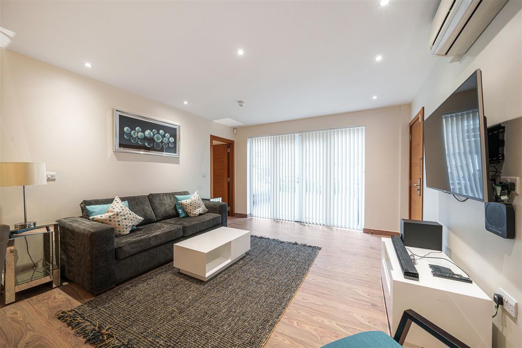 Property photo 3 of 9 961808 (2).Jpg