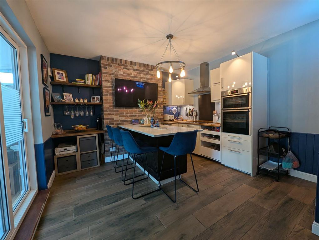 Property photo 2 of 21 Kitchen/Breakfast Room