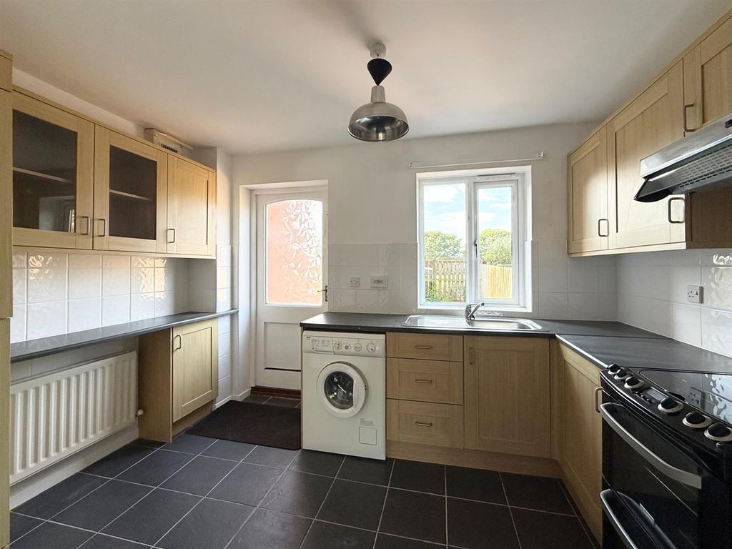 Property photo 3 of 7 Kitchen 46.Jpg