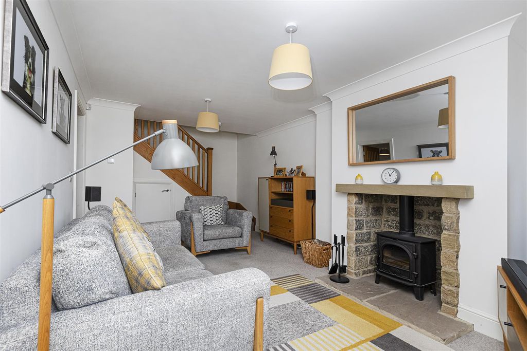 Property photo 2 of 39