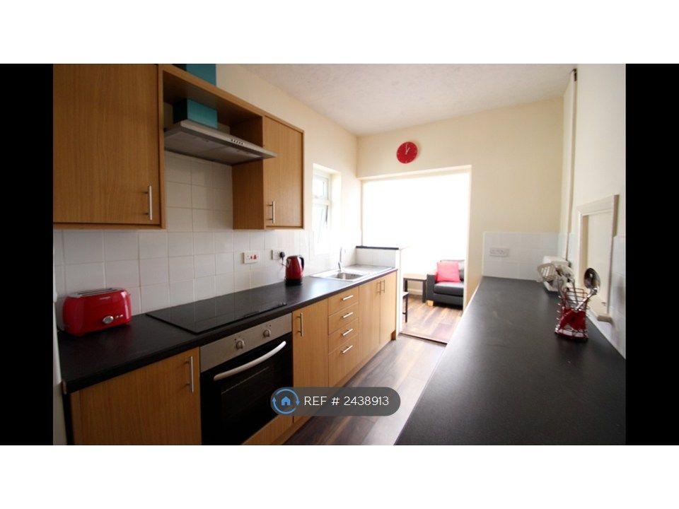 Property photo 1 of 9 Kitchen