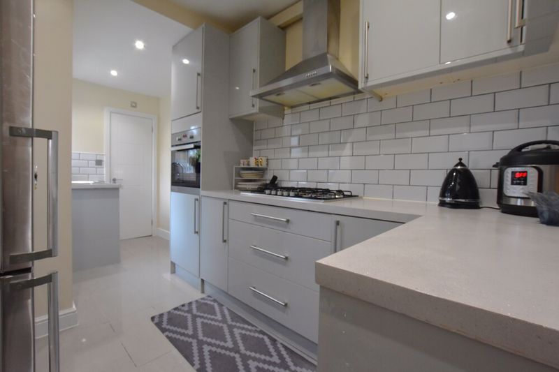 Property photo 3 of 17 Photo 6