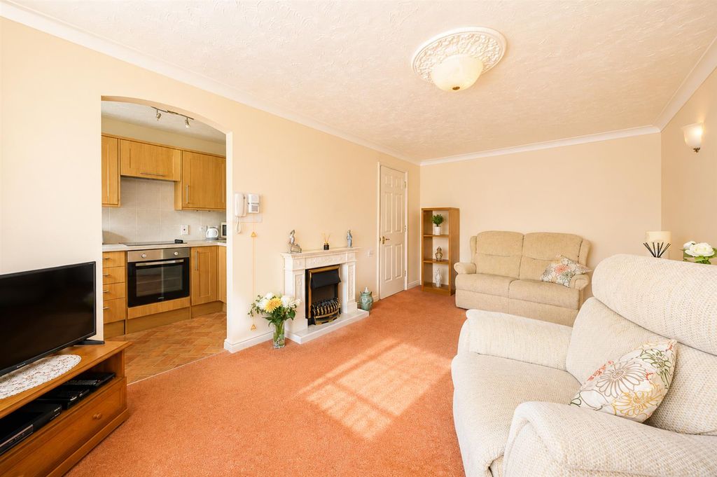 Property photo 2 of 14 52-Davis-Court-1005.Jpg