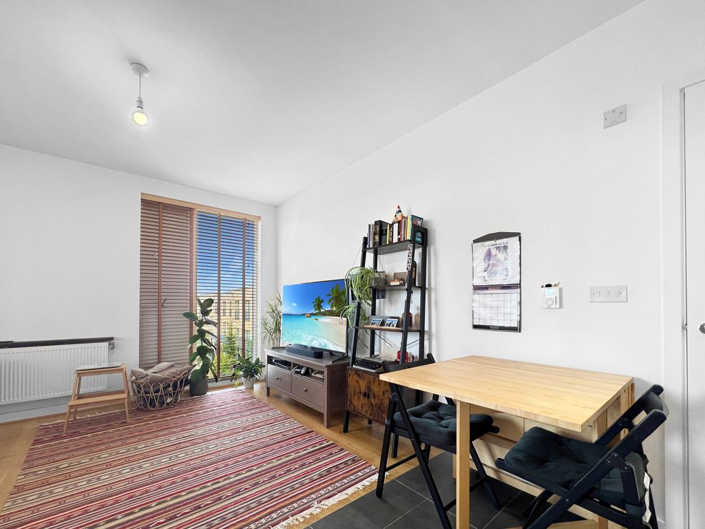 Property photo 3 of 13 8F6F9Bccb9Df430094318341B061d181331Ffc1c