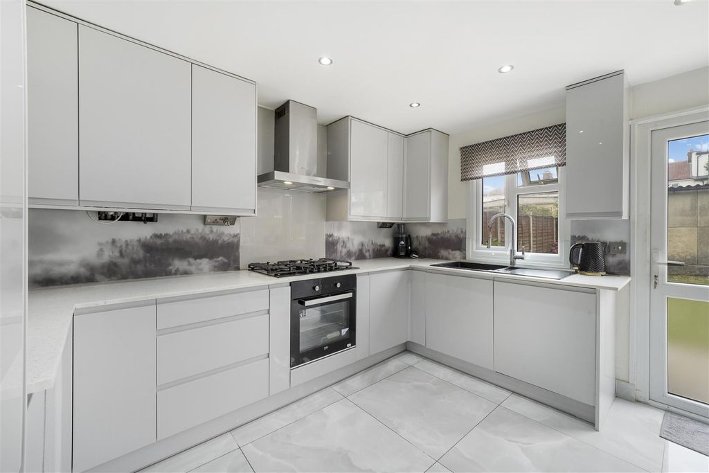 Property photo 2 of 19 25 Horsenden Crescent - Gdfu4Esago9Oauyepnvx.Jpg