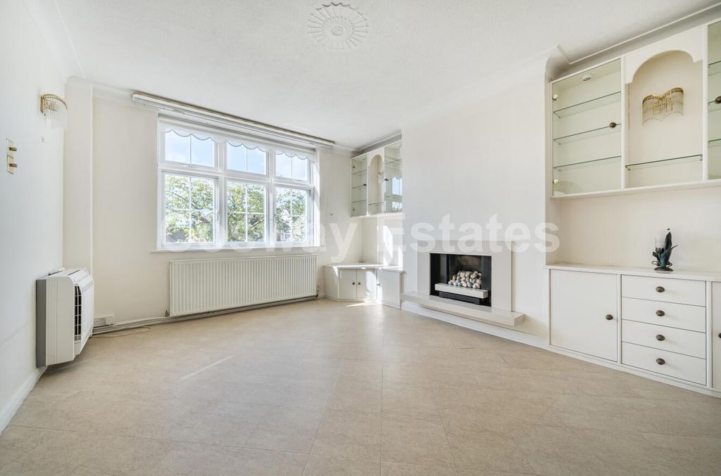Property photo 3 of 14 A9Fcd0B5-755d-4B4c-8B4E-041Da1E4Ceda.Jpg