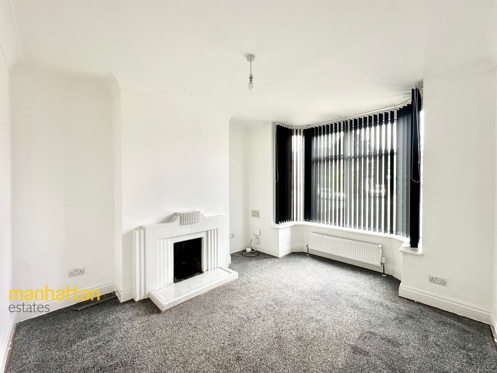 Property photo 3 of 19 Lounge