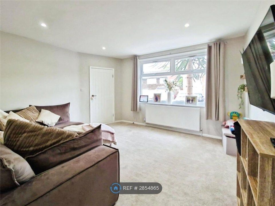 Property photo 2 of 25