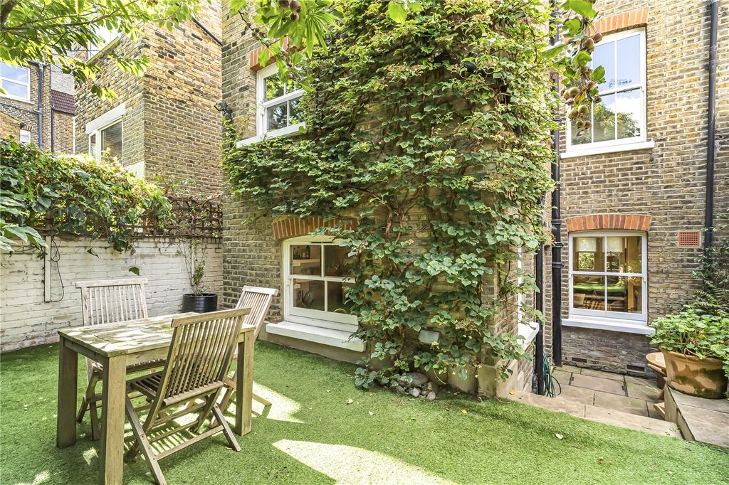 Property photo 3 of 12 Garden