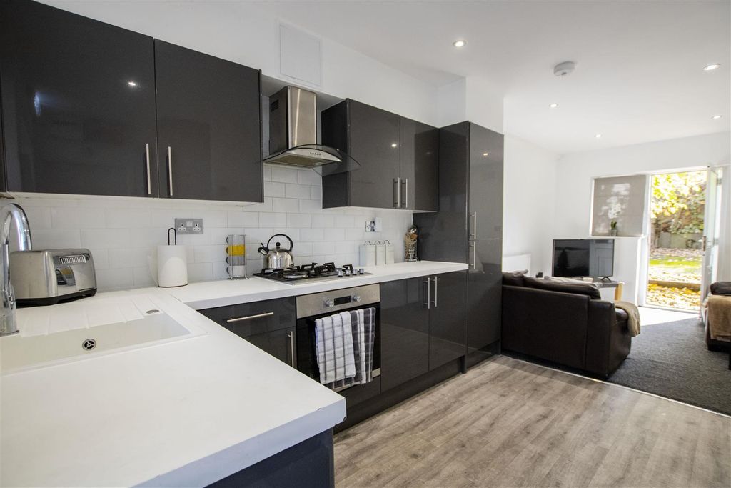 Property photo 1 of 12 Approach
