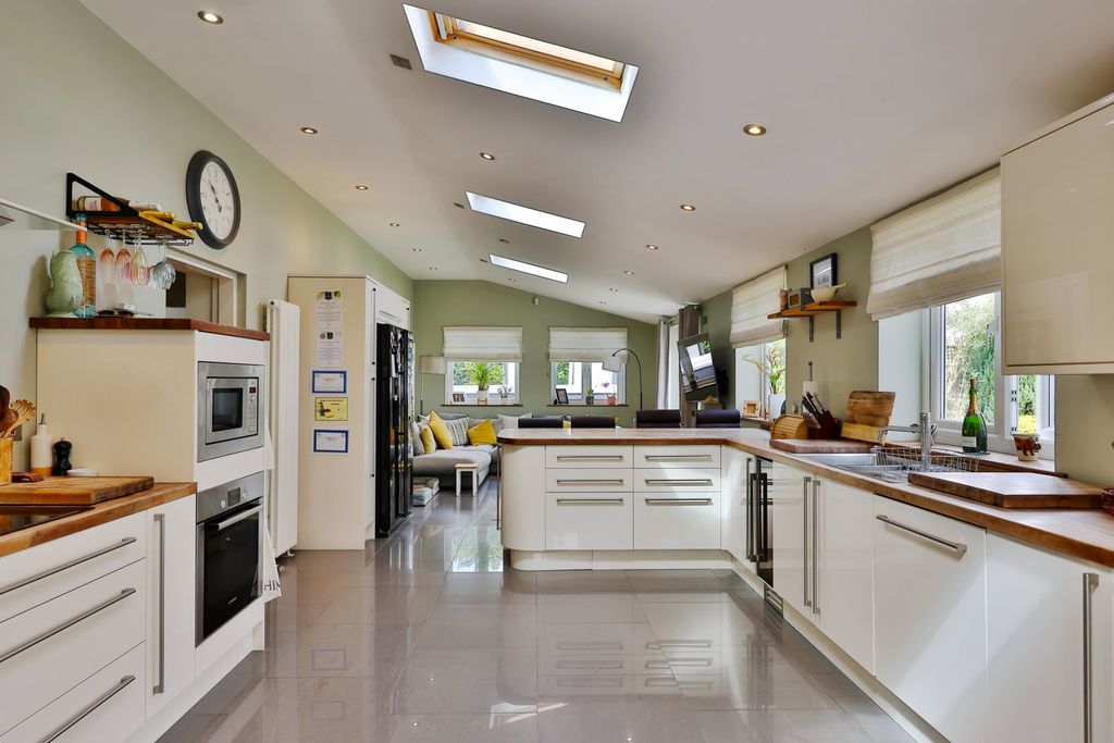 Property photo 2 of 44