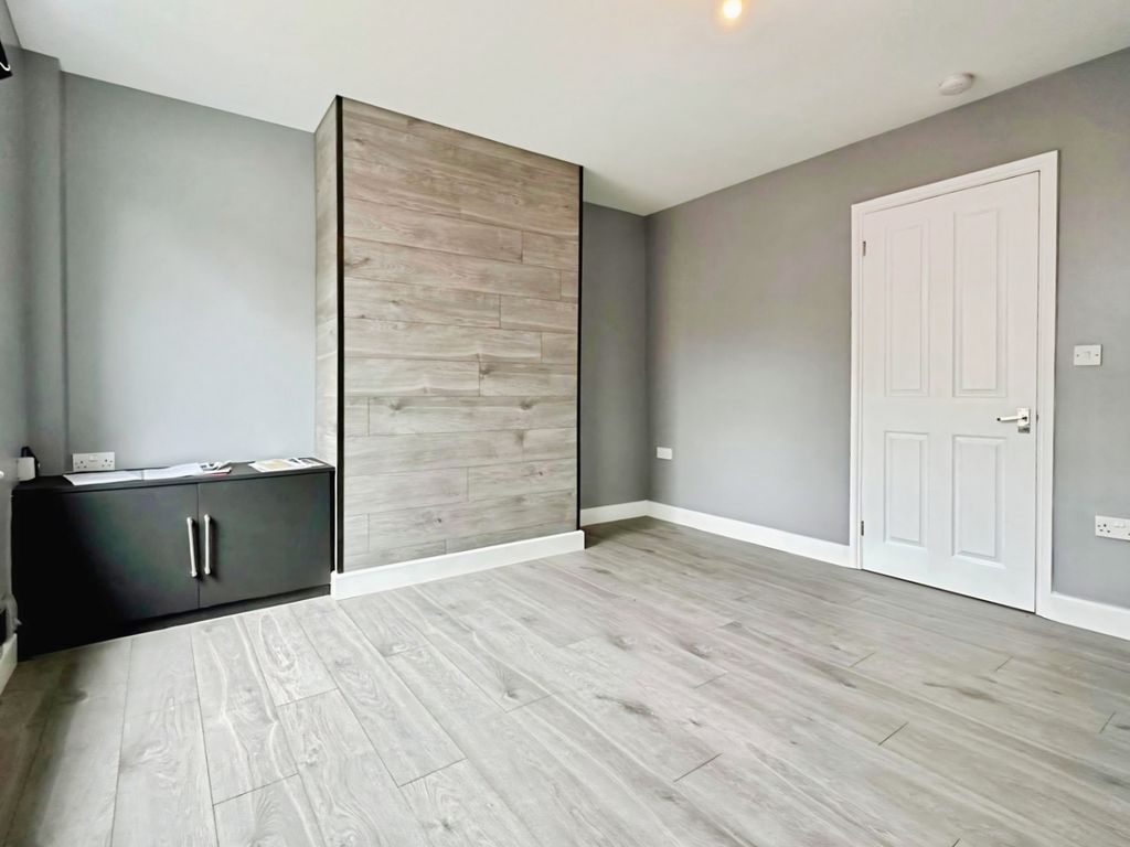 Property photo 3 of 16 Pbox-Img.Jpg
