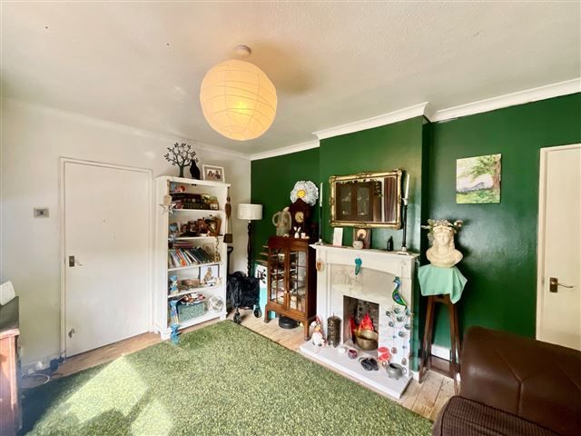 Property photo 3 of 17 Lounge