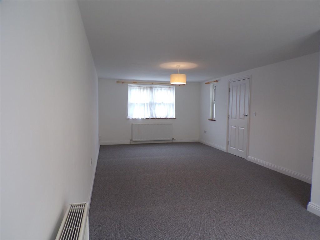 Property photo 3 of 9 Living Room.Jpg