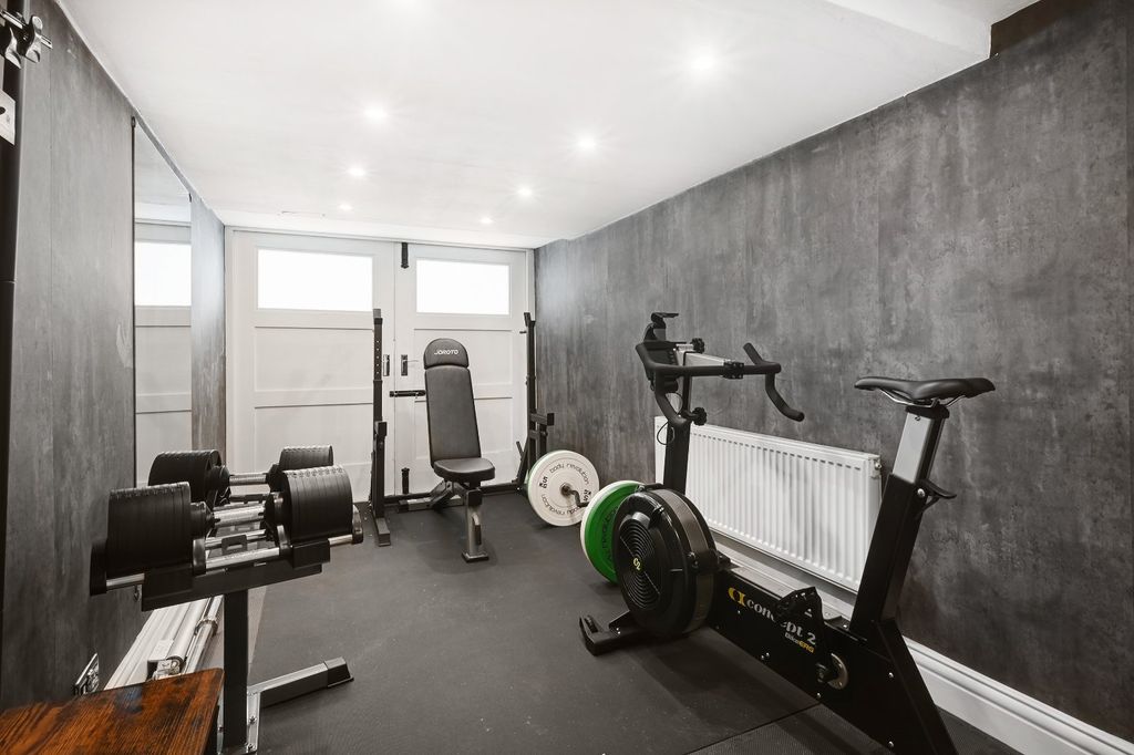 Property photo 3 of 11