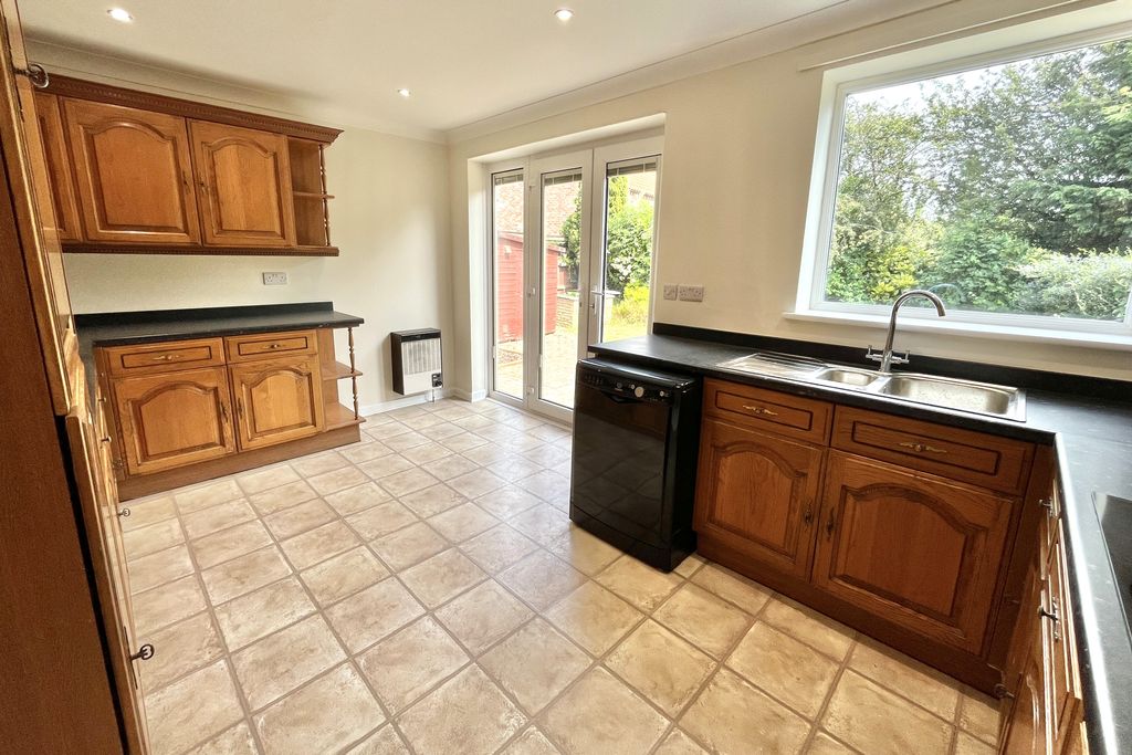 Property photo 3 of 21 8