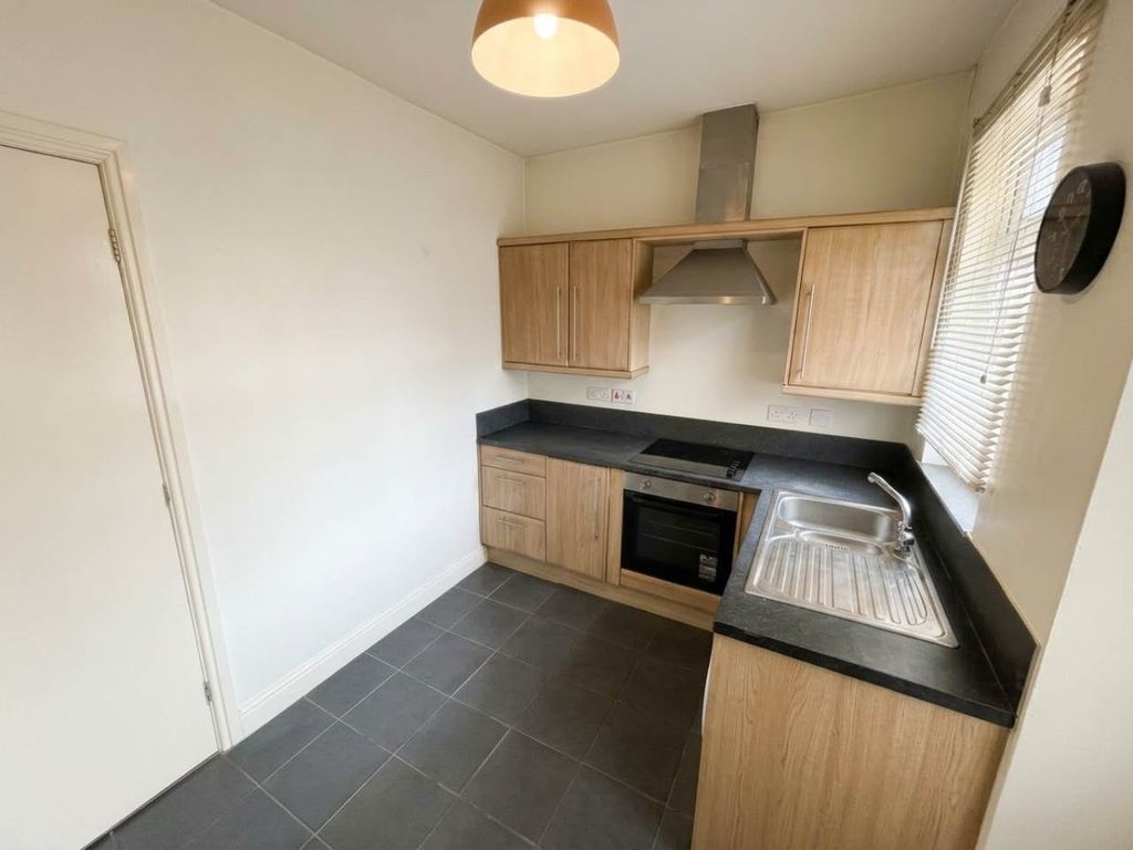 Property photo 1 of 10 Kitchen