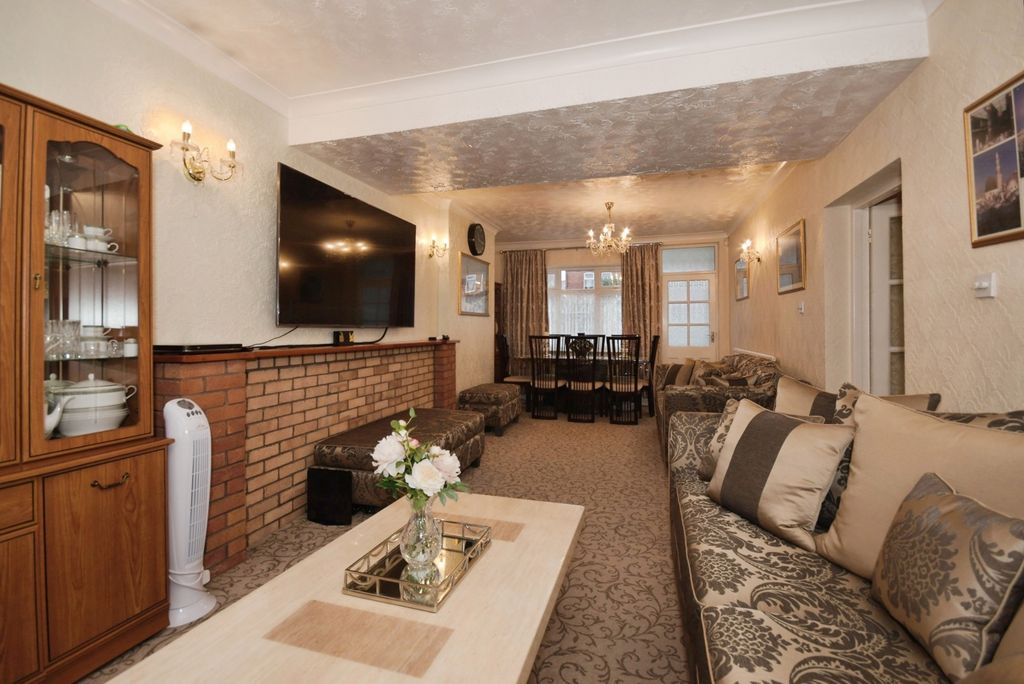 Property photo 2 of 20 Pbox-Img.Jpg