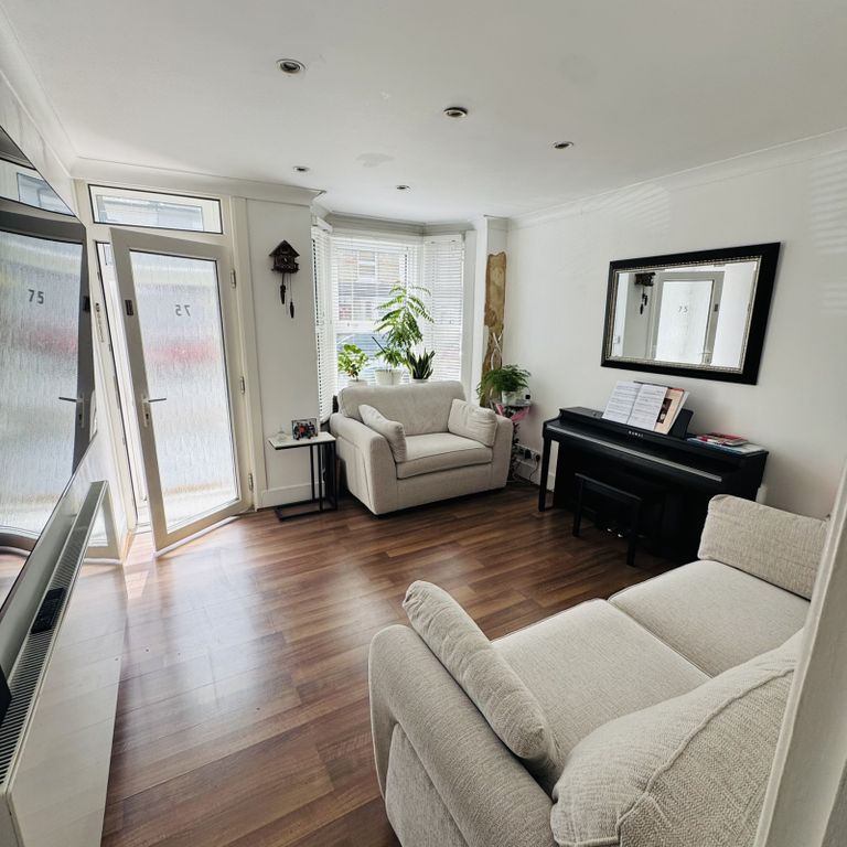 Property photo 2 of 9 Gallery