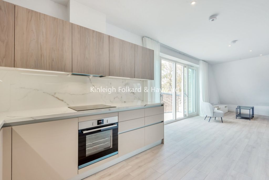 Property photo 2 of 17 1F7465B4-Ca1E-4c26-B