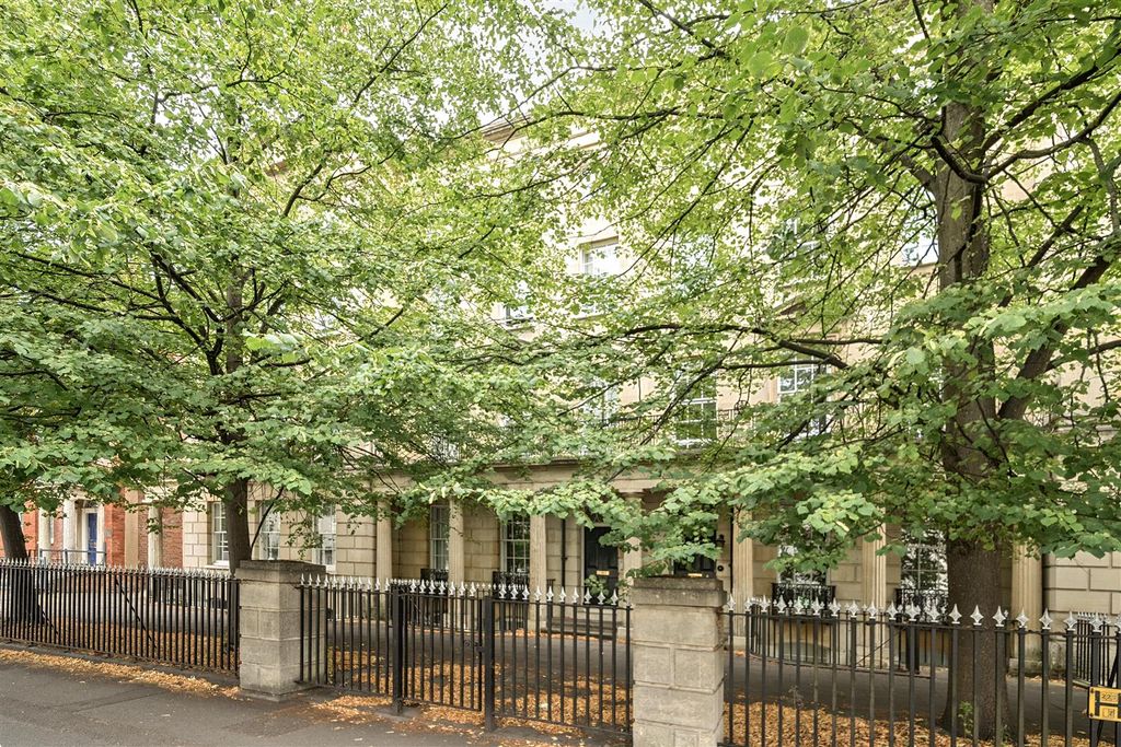 Property photo 1 of 13 1330203-12-688381E7Da8F1.Jpg