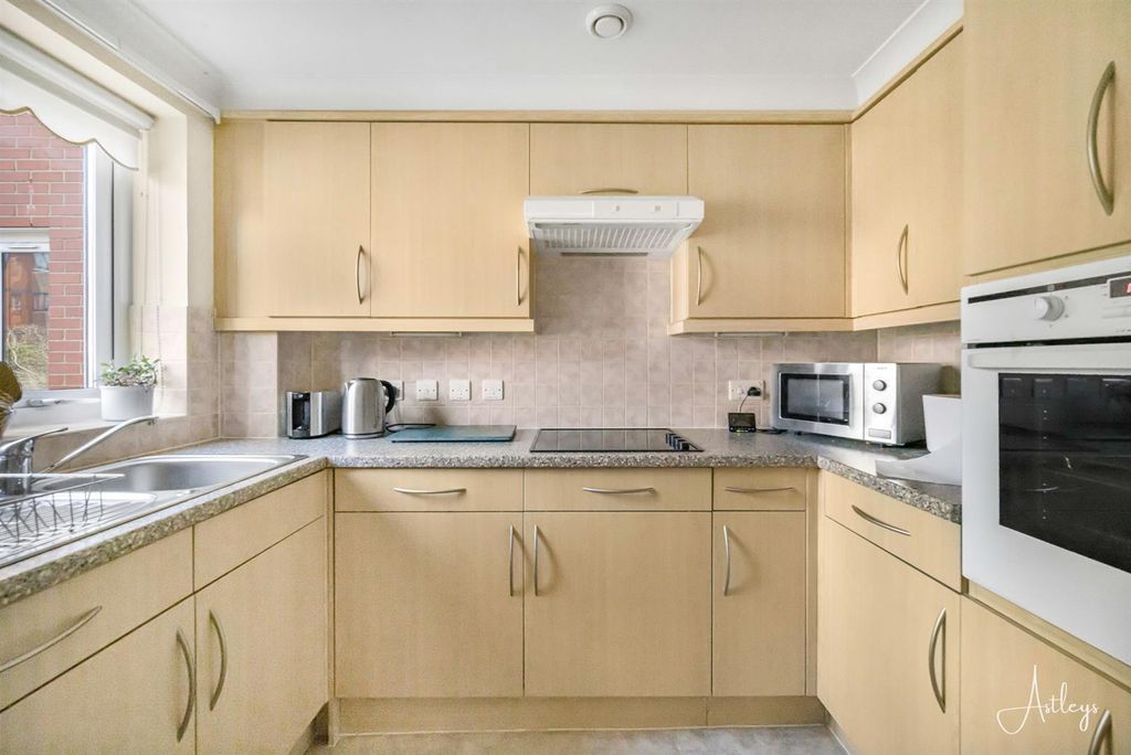 Property photo 3 of 21 Kitchen